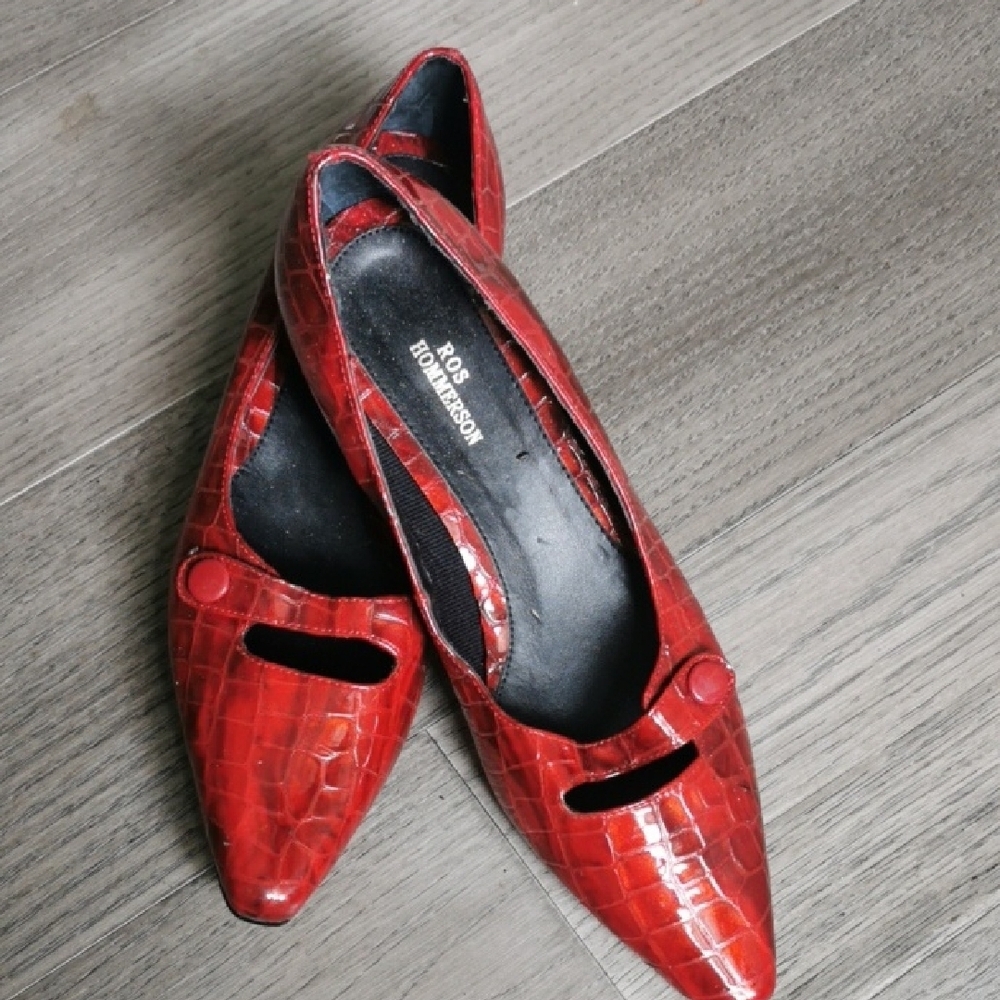 Ros Hommerson patent fine leather red crocodile pattern maryjane kittenheels 8